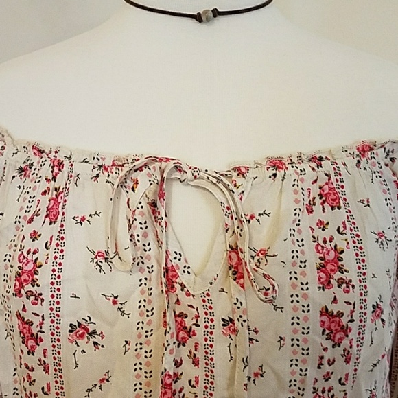 NWT🌸Floral Off the Shoulder Top 3/4 Sleeves - Picture 4 of 8